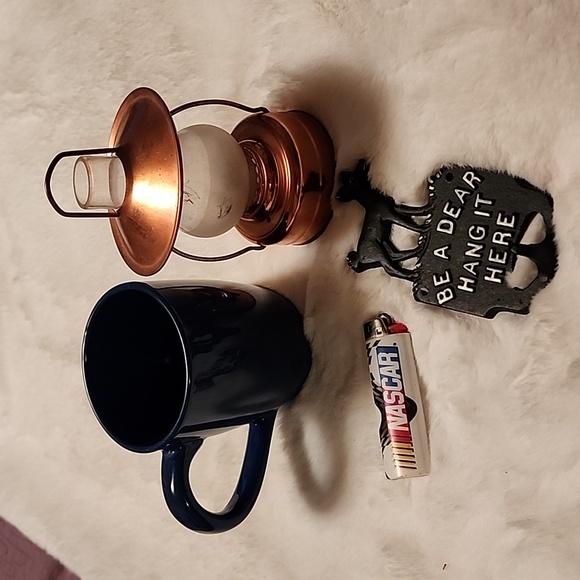 ASSORTMENT OF  ITEMS HUNTING CABIN  DECORATIVE ITEMS - Picture 1 of 8